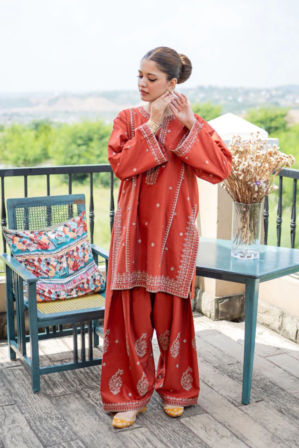 URGE - 2PC LAWN EMB SHIRT WITH LAWN EMBROIDERED TROUSER - EL144