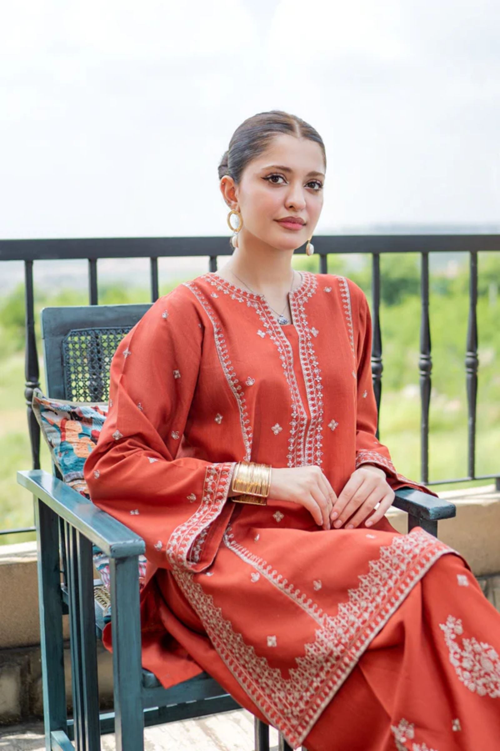 URGE - 2PC LAWN EMB SHIRT WITH LAWN EMBROIDERED TROUSER - EL144