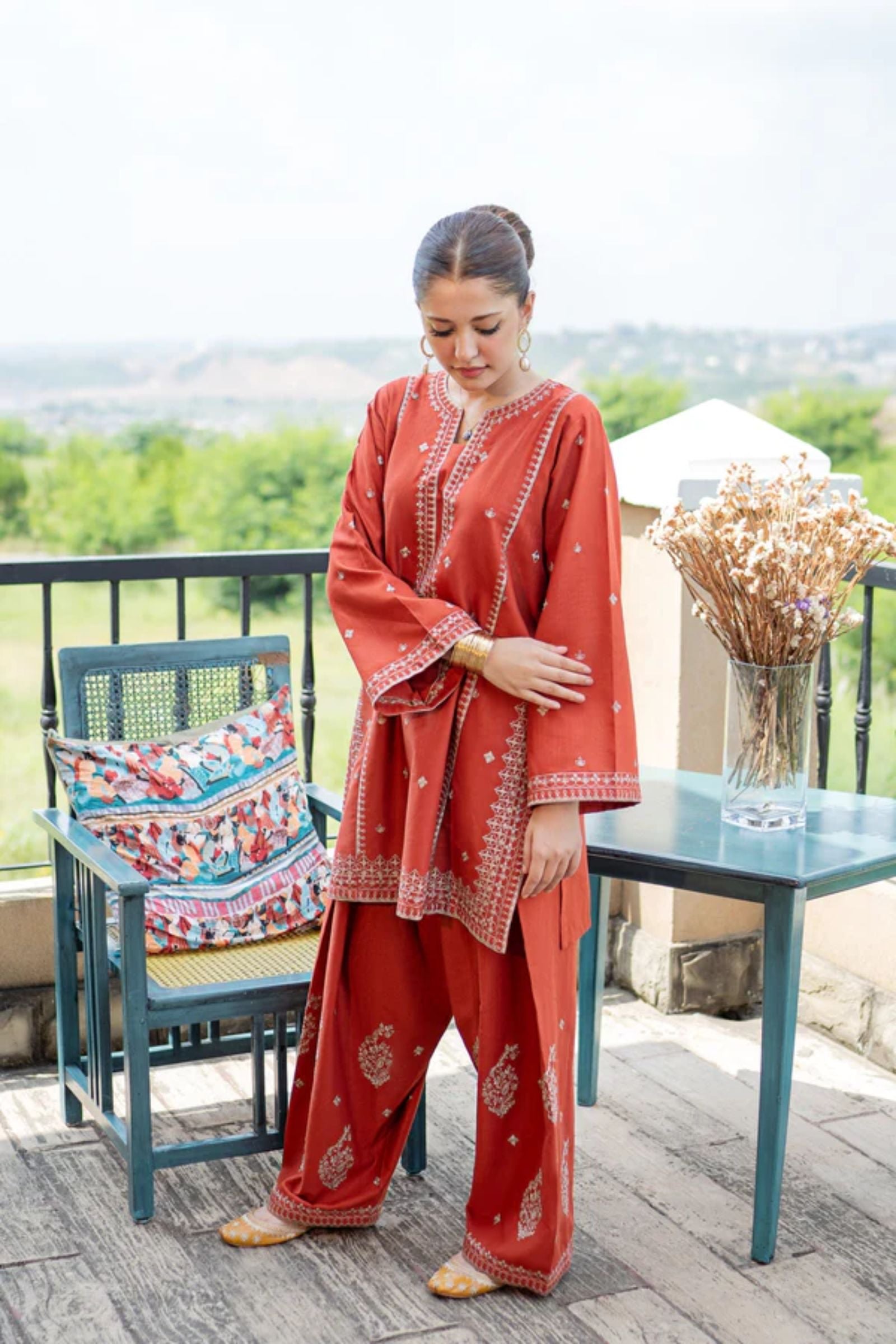URGE - 2PC LAWN EMB SHIRT WITH LAWN EMBROIDERED TROUSER - EL144