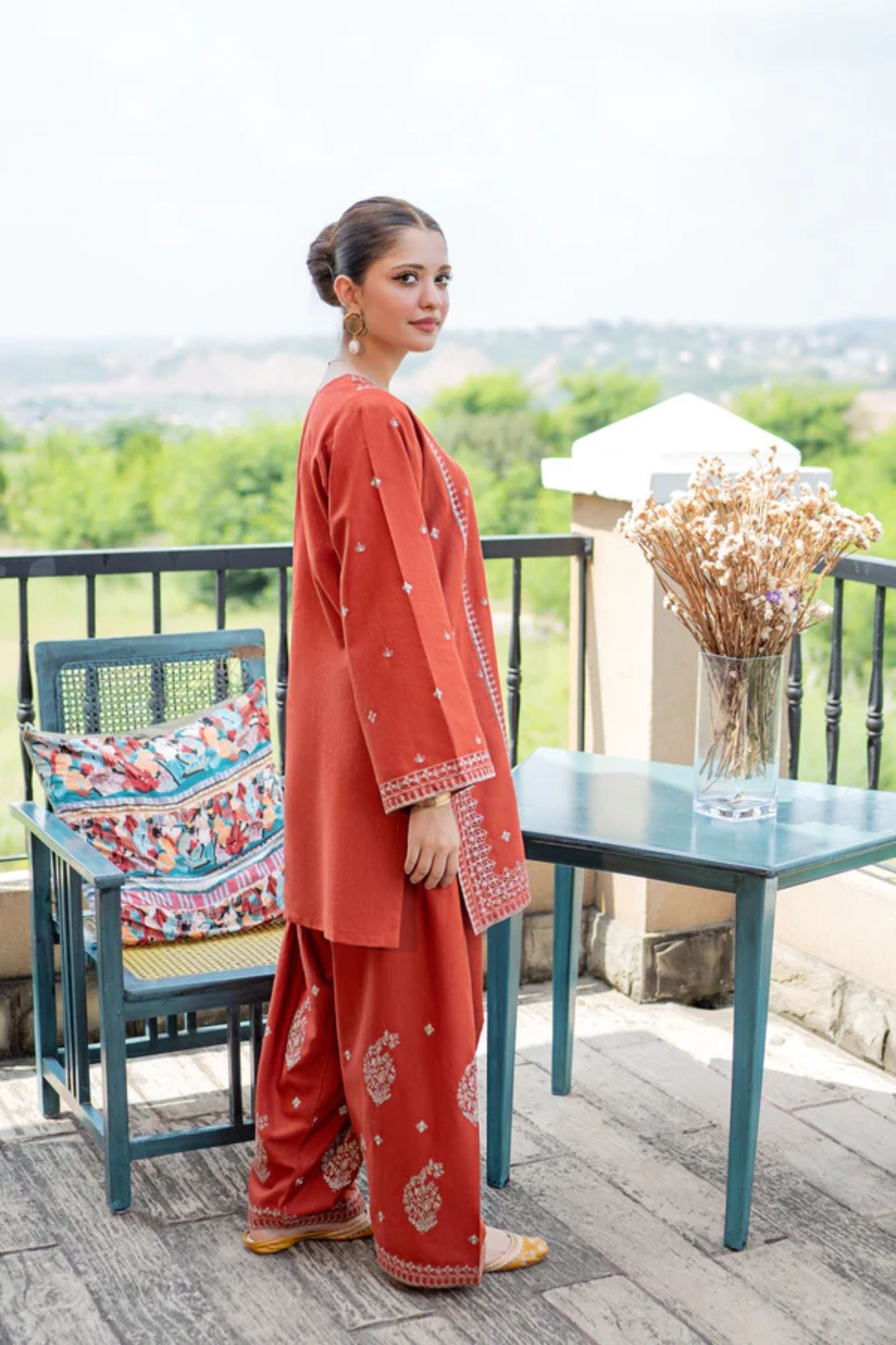URGE - 2PC LAWN EMB SHIRT WITH LAWN EMBROIDERED TROUSER - EL144