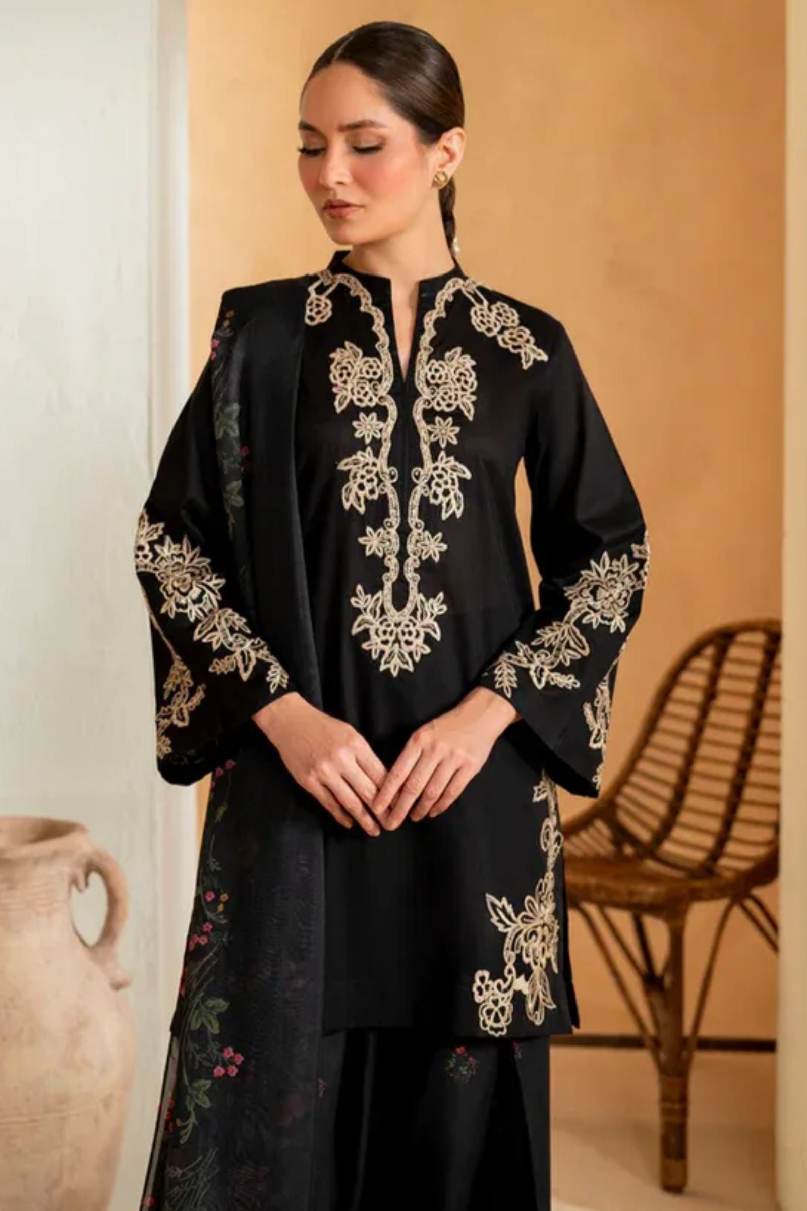 IZNIK - 3PC LAWN EMB SHIRT WITH MONARK PRINTED DUPATTA AND DYED TROUSER - EL1016