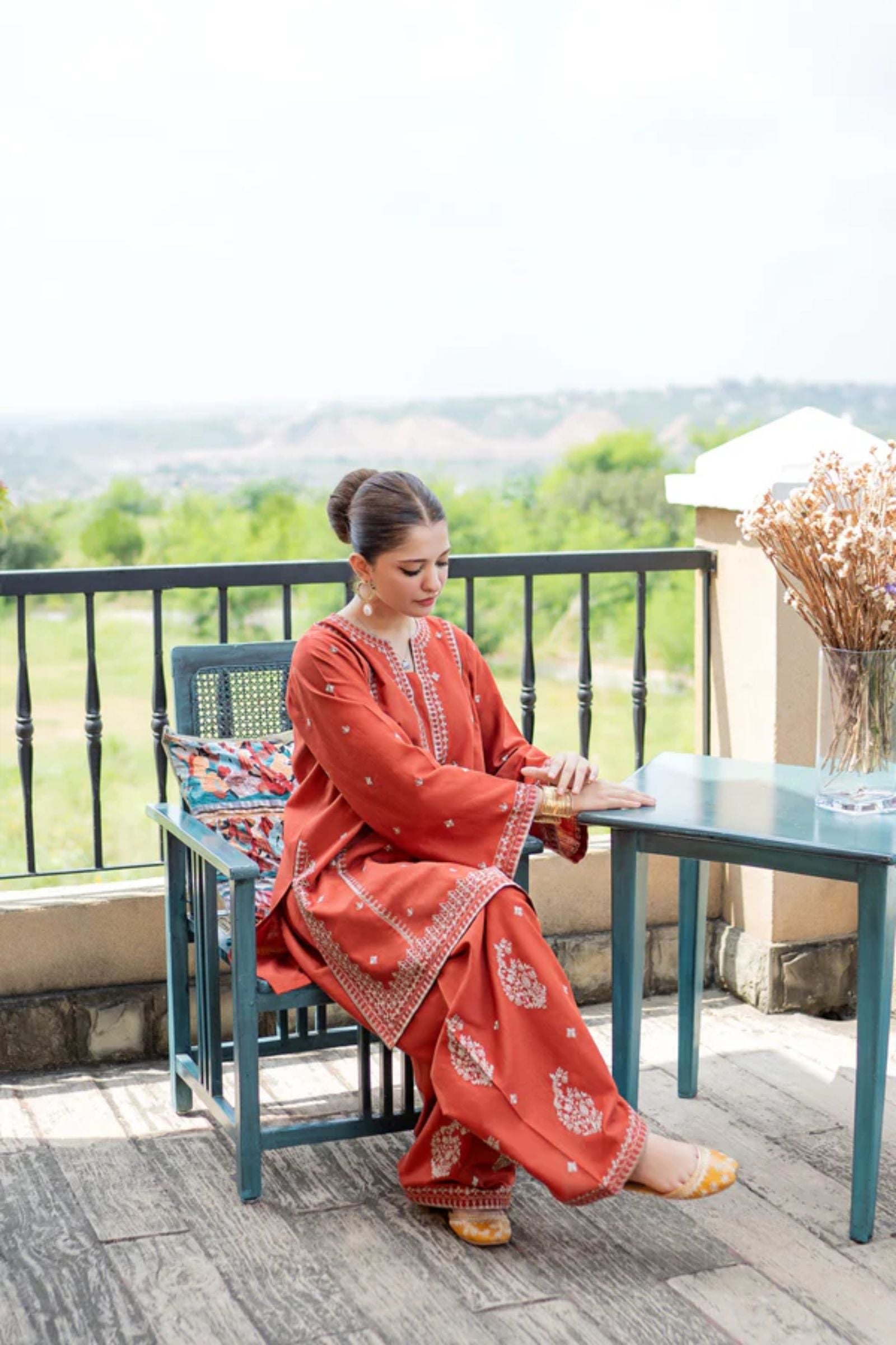 URGE - 2PC LAWN EMB SHIRT WITH LAWN EMBROIDERED TROUSER - EL144