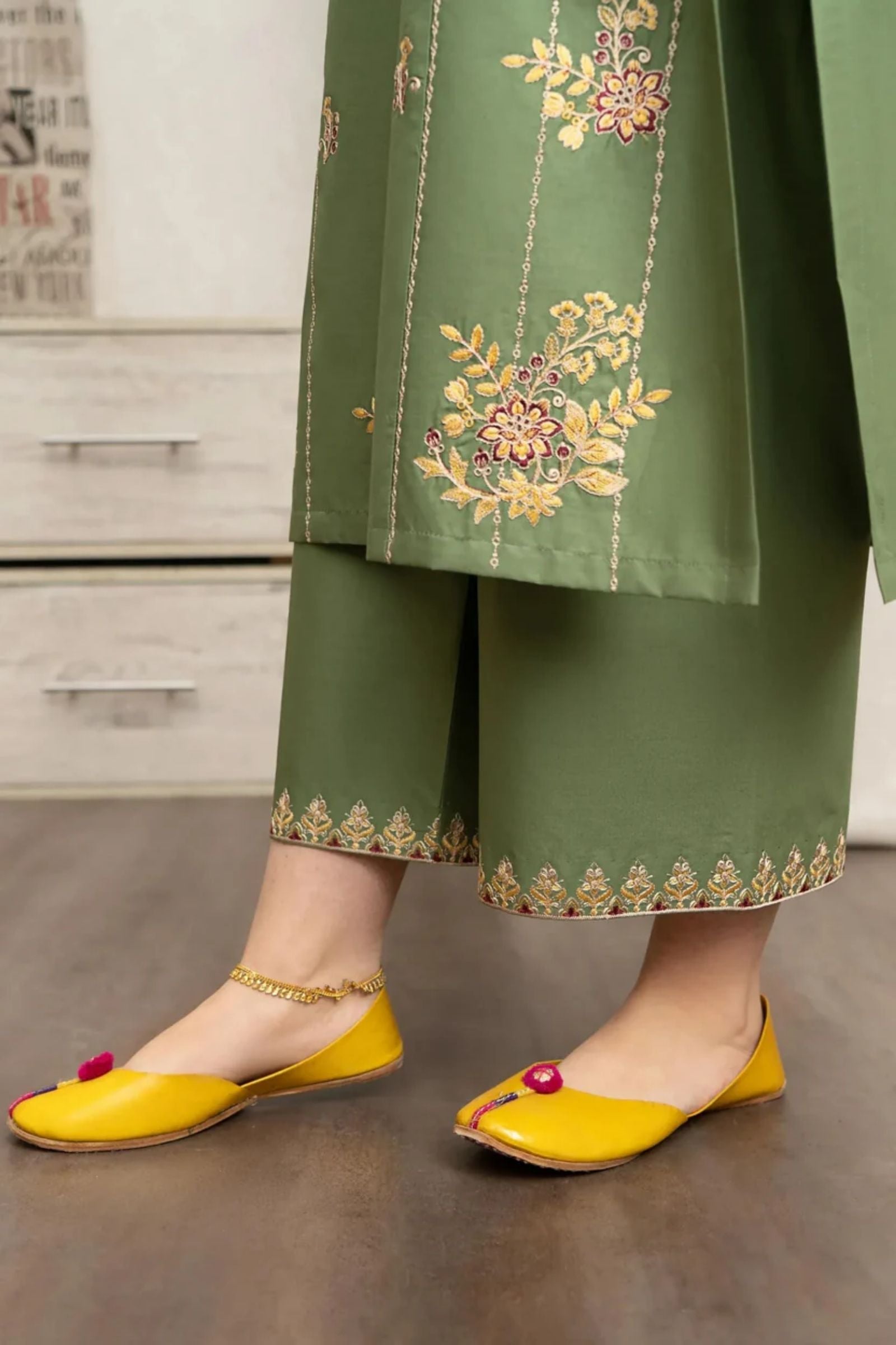 URGE - 3PC LAWN EMBROIDERED SHIRT WITH MONARK PRINTED DUPATTA AND DYED TROUSER - EL121