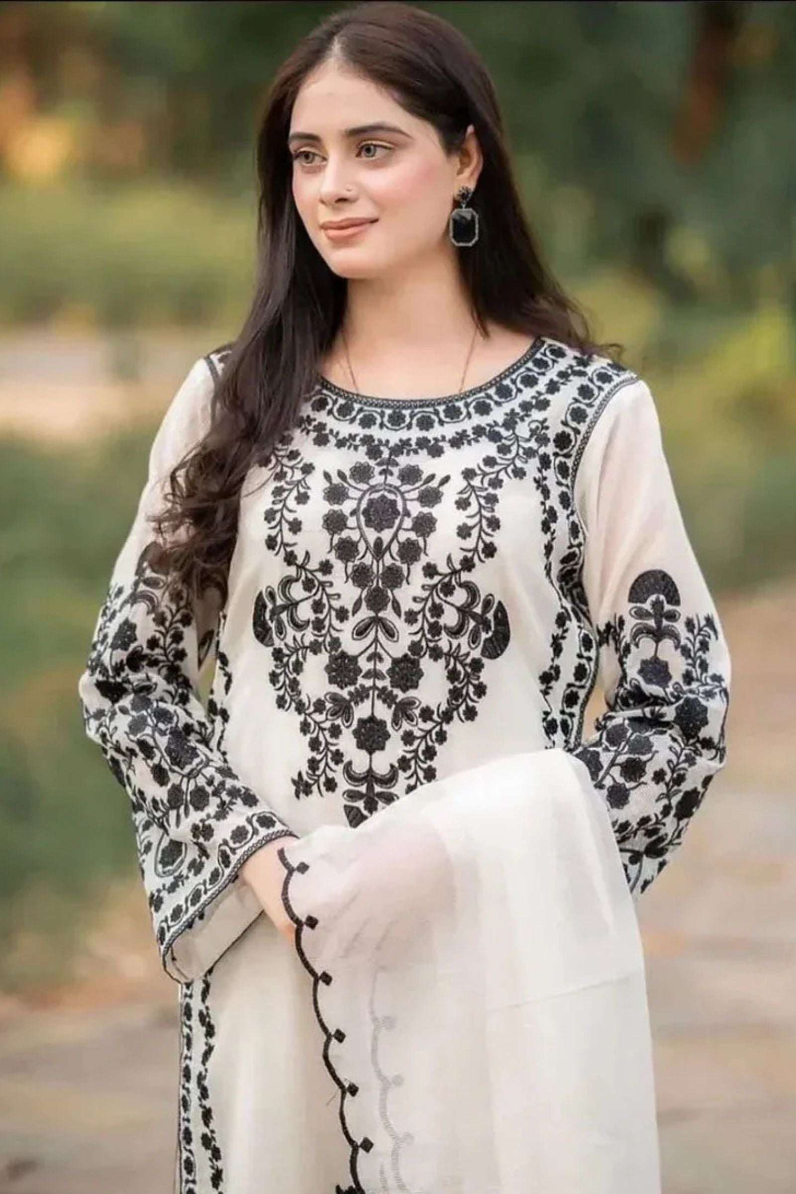 ASIM JOFA - 3PC LAWN EMB SHIRT WITH ORGANZA EMB DUPATTA AND DYED TROUSER - EL8025