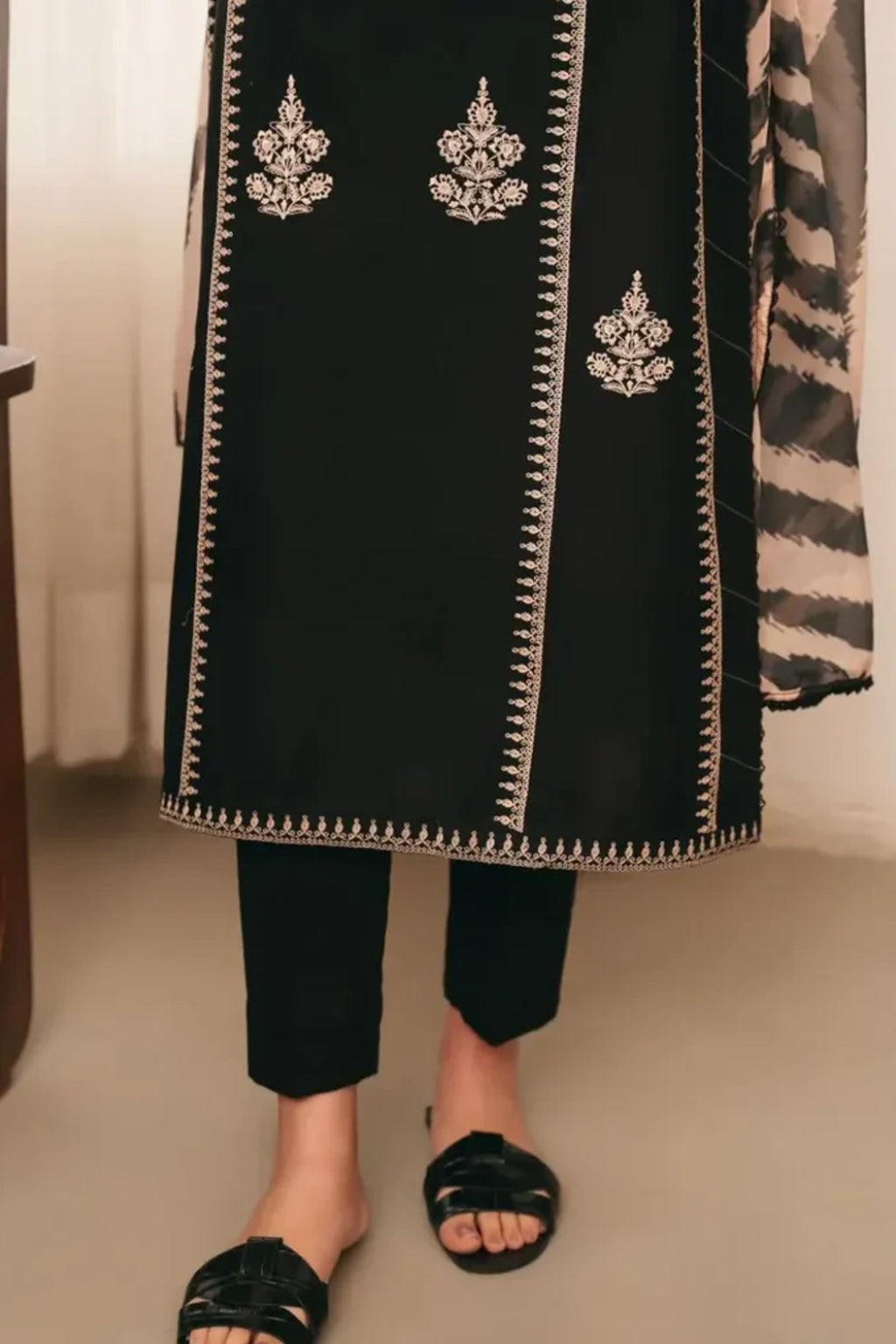 MAHAMIRA- 3PC LAWN EMB SHIRT WITH MONARK PRINTED DUPATTA AND DYED TROUSER - EL215
