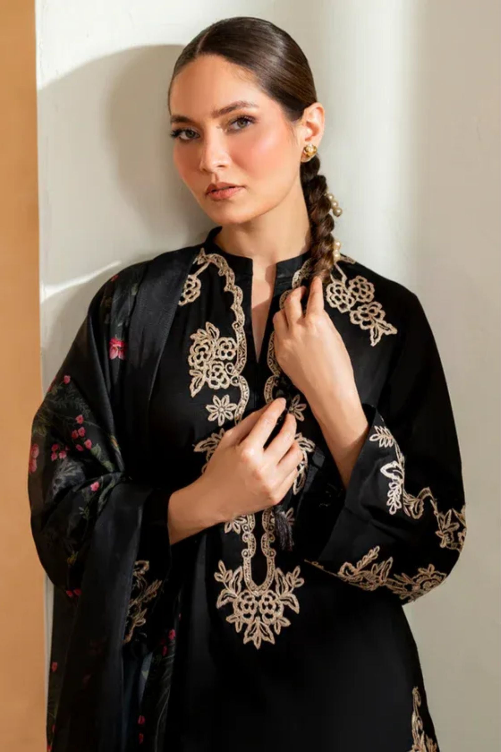 IZNIK - 3PC LAWN EMB SHIRT WITH MONARK PRINTED DUPATTA AND DYED TROUSER - EL1016