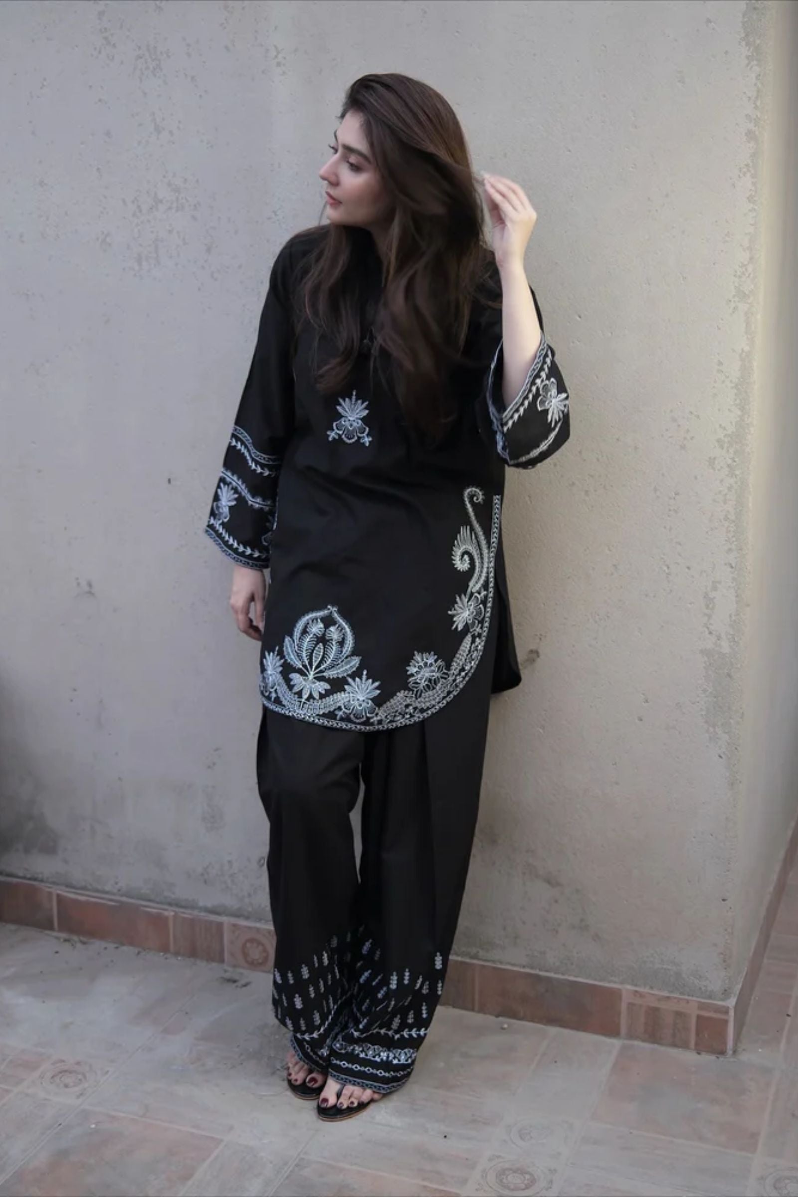 URGE - 2PC LAWN EMB SHIRT WITH LAWN EMBROIDERED TROUSER - EL660