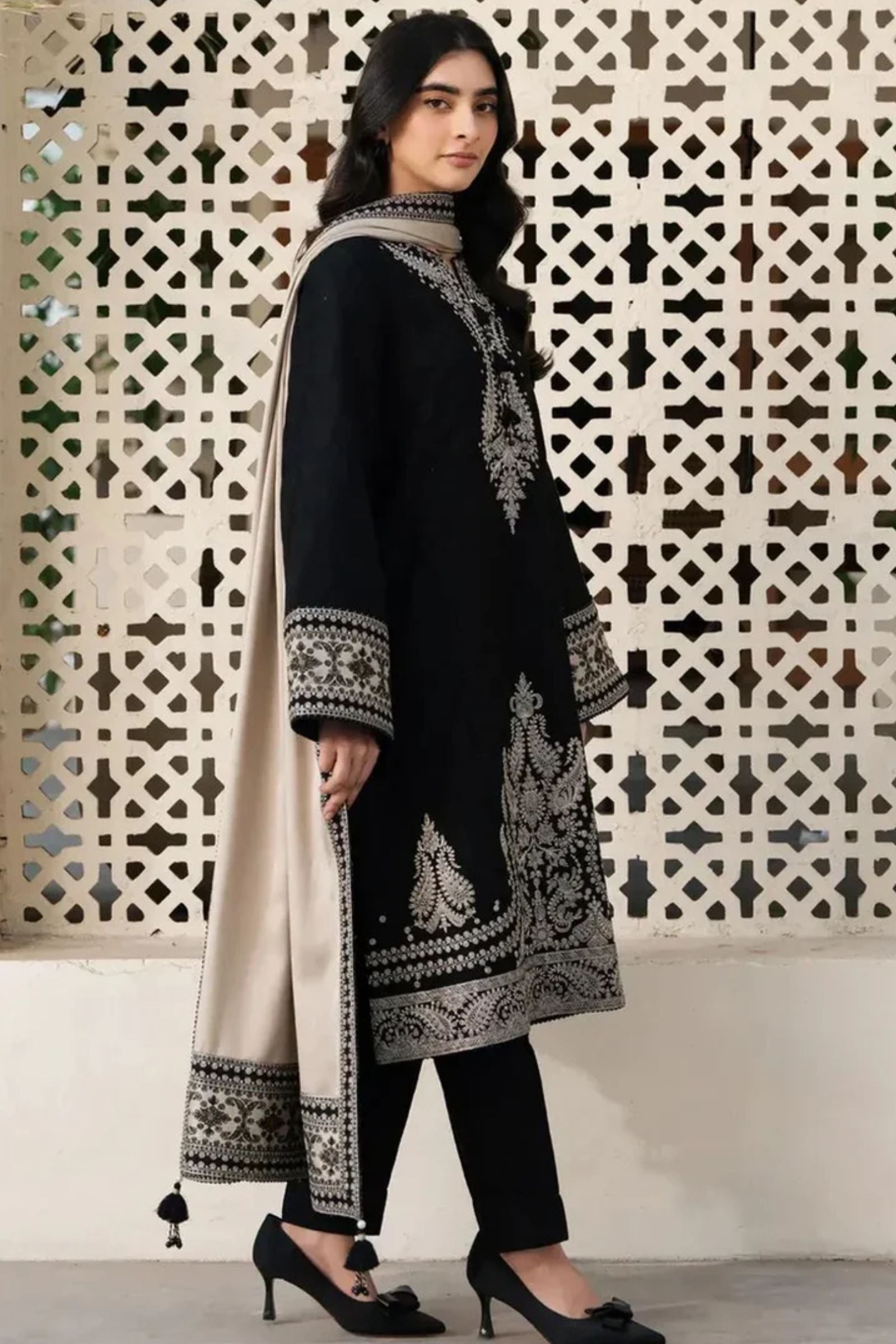 JAZMIN - 3PC LAWN EMBROIDERED SHIRT WITH LAWN PRINTED DUPATTA AND DAYED TROUSER - EL321