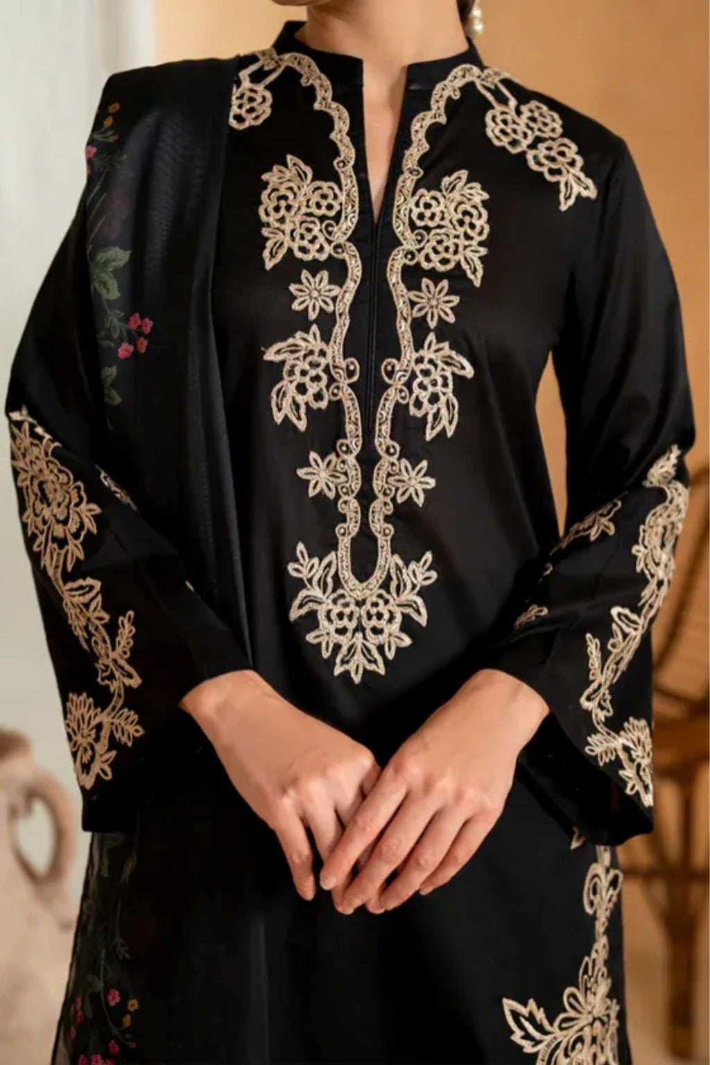 IZNIK - 3PC LAWN EMB SHIRT WITH MONARK PRINTED DUPATTA AND DYED TROUSER - EL1016